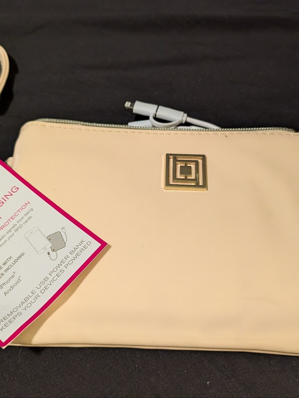 Liz Claiborne Phone Charging Wallet iPhone android Wristlet NWT Removable Power